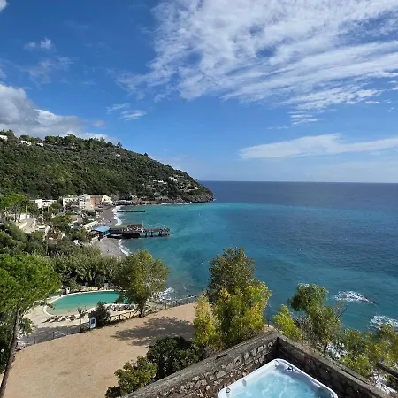 Kamp alanı Villaggio Nettuno Nerano